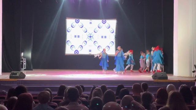Часть 1. Нарядное отделение отчётного концерта коллектива современной хореографии «Кураж» смотреть онлайн