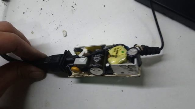 Reparación de fuente de monitor LG que parpadea смотреть онлайн