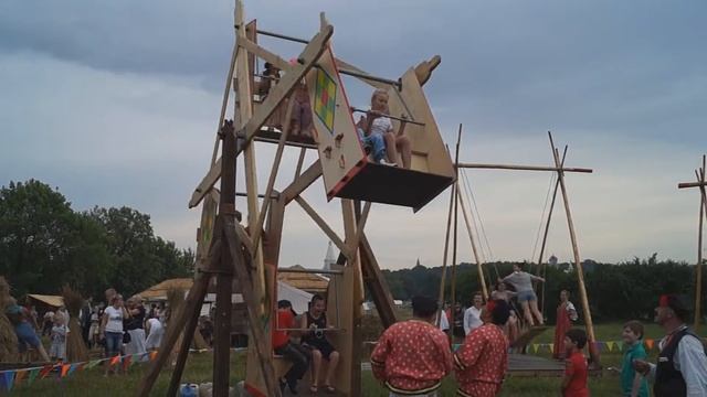 Времена и эпохи 2014 1914 деревня, карусели, бычки, день1 смотреть онлайн