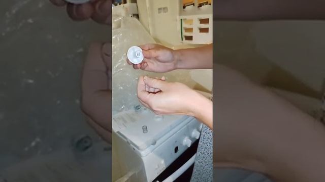 выпала ручка у плиты ФЛАМА (FLAMA), ремонт ручки, сломалась ручка. смотреть онлайн