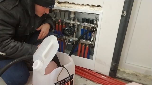 КАК ЗАПОЛНИТЬ СИСТЕМУ ОТОПЛЕНИЯ ТЕПЛОНОСИТЕЛЕМ.ЗАПОЛНЕНИЕ ТЕПЛОГО ПОЛА. смотреть онлайн