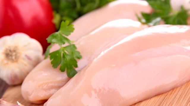Вот почему нельзя мыть сырую курицу перед приготовлением смотреть онлайн