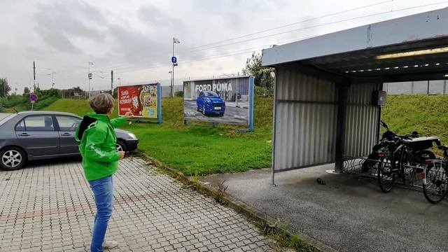 Gemeinderätin Alexandra Adler - Bahnhof Leobendorf смотреть онлайн
