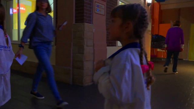 ЭСТЕЛА играет в городе ПРОФЕССИЙ. Лайк Эстеле за веселое видео. КИДЛАНДИЯ в Киеве. Kidlandia смотреть онлайн