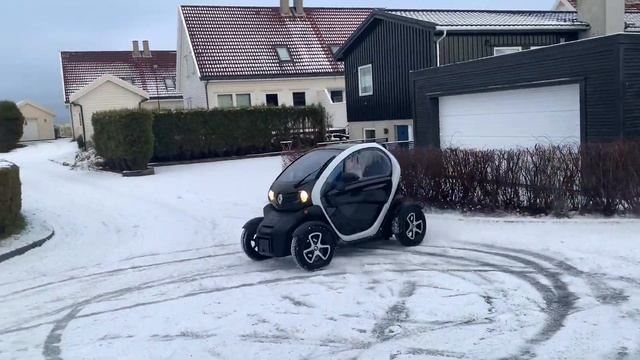 Twizy + Snow = Drifting