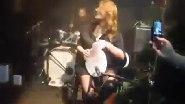 СУПЕР КАК ДЕВУШКА КЛАССНО ИГРАЕТ НА ДАРБУКЕ DARBUKA СМОТРЕТЬ ВСЕМ HD