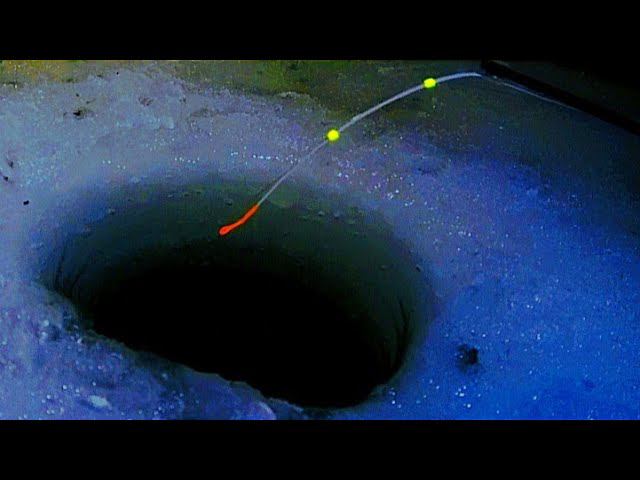 БЕШЕНЫЙ ЖОР КАРАСЯ! ЗИМНЯЯ РЫБАЛКА С НОЧЁВКОЙ 2022. Рыбалка на Карася смотреть онлайн