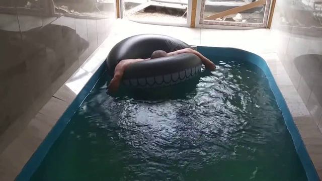 Дядя Саша Вы спите ? уснул в бассейне ! смотреть онлайн