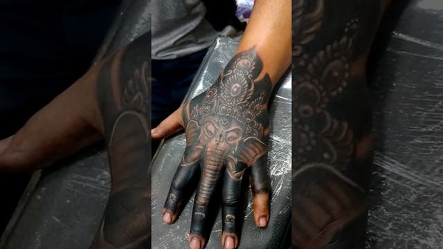 Tattoo Ganesha, in the Hans... Artist David Larrotta смотреть онлайн