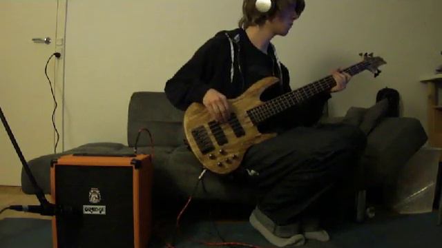 In Flames - The Quiet Place on Bass guitar (Testing the Orange Crush 25BX) смотреть онлайн