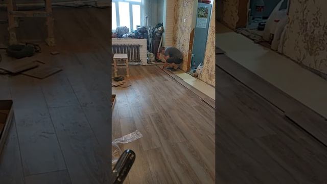 Укладка ламината, Зал смотреть онлайн