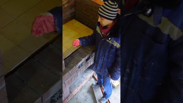 Кладка кирпичного мангала. Подача воздуха для горения.