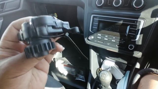 2018 VW Caddy Maxibus Air Recirculation Motor knocking noise under dash DIY Remove and Repair part смотреть онлайн
