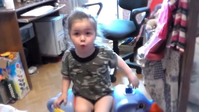 Лина 3 года рассказывает стих про бабушку смотреть онлайн