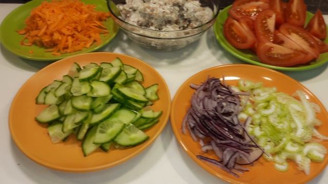 ГРЕЧНЕВЫЙ САЛАТ с ТВОРОГОМ и ОВОЩАМИ #СалатГречкаСтворогом #СалатНаПраздник #КарусельРецептов смотреть онлайн