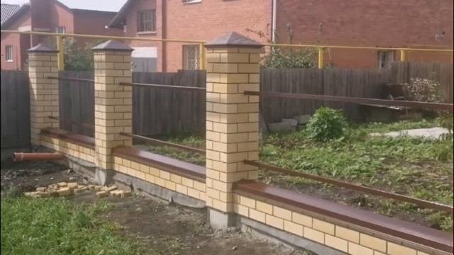 Забор с кирпичными столбами.евроштакетник часть 3 смотреть онлайн