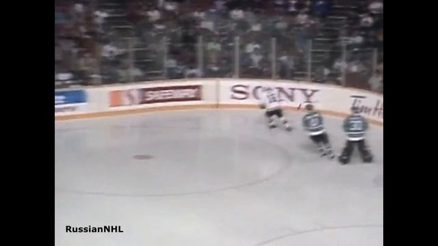 Igor Larionov scores a spinorama shorthanded game winner vs Sharks (16 nov 1991) смотреть онлайн