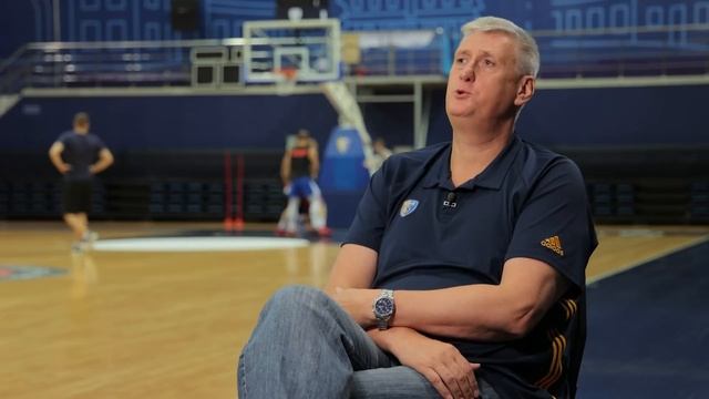 Баскетбольный тренер о своей работе: жизнь с ростом 207 см, допинг, отношения в команде смотреть онлайн