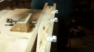 Изготовление  пазов  в ножках табурета или стульев ручным фрезером