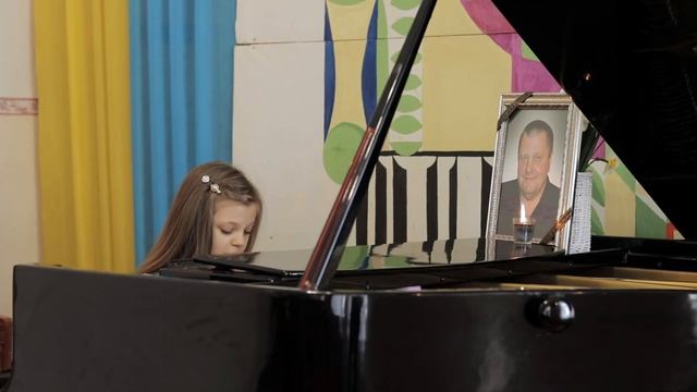 Наталі Яніцькоа - авторська пісня "Дідусева ластівочка" (слова музика Наталі Яніцької) смотреть онлайн