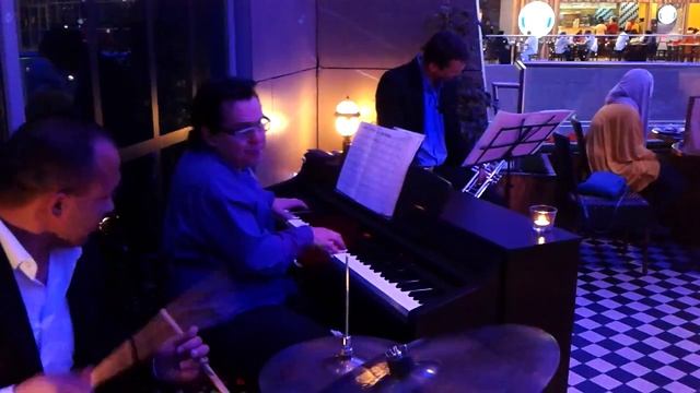 _Take the A train_ Mike del Ferro(Holland-USA) and Kuwait City Jazz Band Cover смотреть онлайн