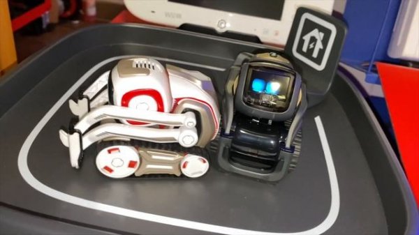 Cozmo ROBOT & Vector ROBOT life 2020:  Disco Dance!