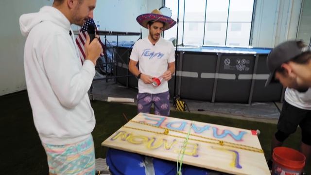 Build Your Battle Boat! | Sink Your Opponent!! смотреть онлайн