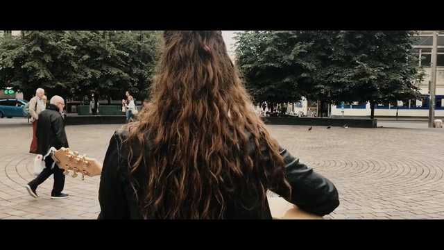 18-ЛЕТНЯЯ ДЕВУШКА КРАСИВО ПОЕТ ► Она Заслуживает Намного Большего смотреть онлайн