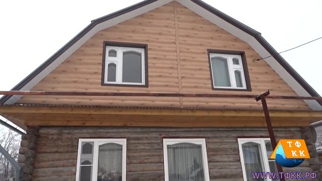 Фронтон дома обшитый сайдингом Бревно. смотреть онлайн