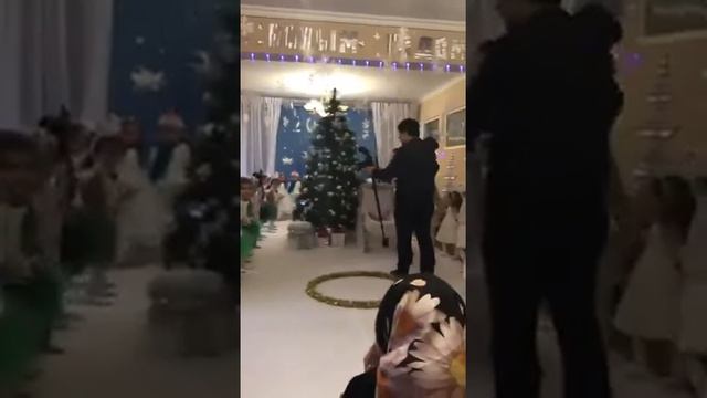 Утренник новогодний 2 мл. группа. Дет.сад 53 г. Махачкала смотреть онлайн