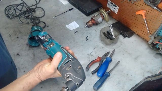 CESAR CEMAK" MULTI CORTADORA/OSCILANTE TM 3000C MAKITA 320W смотреть онлайн