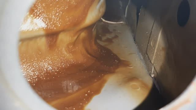 LADA GRANTA FL 2021. Заводской антикор. Осмотр. Скрытые полости. часть 2. Делаю сам! смотреть онлайн