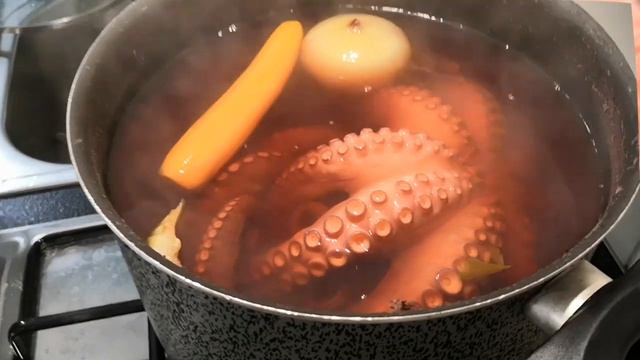 Осьминог, хрустящие шупальца/Polipo, tentacoli croccanti смотреть онлайн