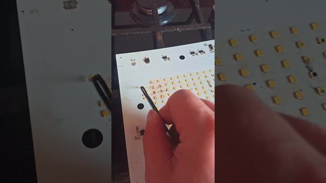Лайфхак как выпаять smd светодиод. смотреть онлайн