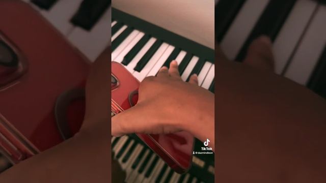 Super Mario Peaches Piano Tutorial Using the Music Sketch App and Rhodes V8 plugin смотреть онлайн