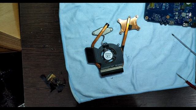 Апгрейд ноутбука Samsung R540, замена процессора, увеличение обьема оперативной памяти смотреть онлайн