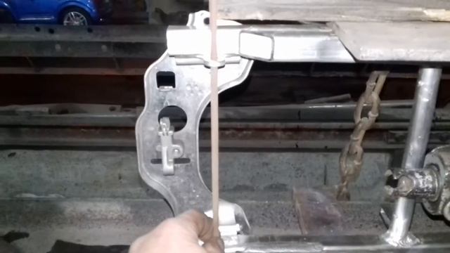 Повреждения креплений рамного сидения мотоцикла Suzuki. смотреть онлайн