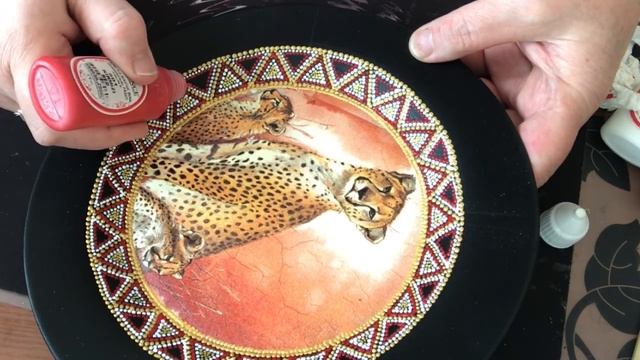 309. Декоративная тарелка в африканском стиле. Точечная роспись и декупаж. смотреть онлайн