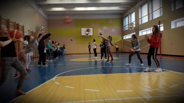 Как мы собираемся в школу/// Опоздали?Часы торопятся? смотреть онлайн