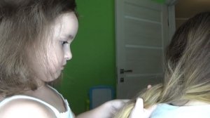 АСМР в 3 года/Расчесываю волосы сестры/делаю причёску/конец угар/