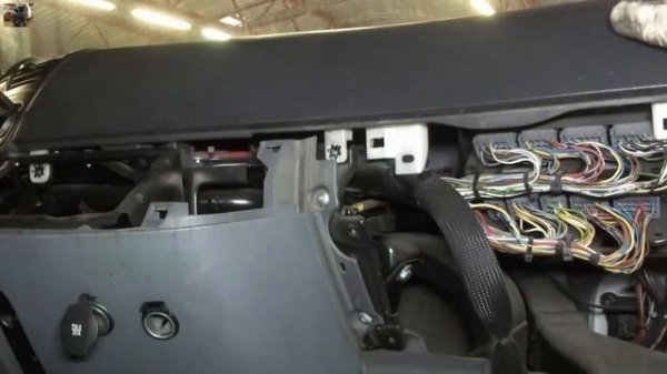 Замена салонного радиатора Mercedes Actros MP2