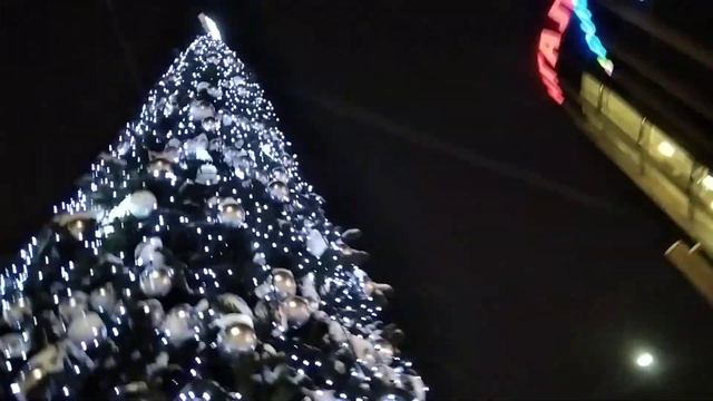 С наступающим 2022 новым годом... Луна пасмурно звёзды и холод ... смотреть онлайн