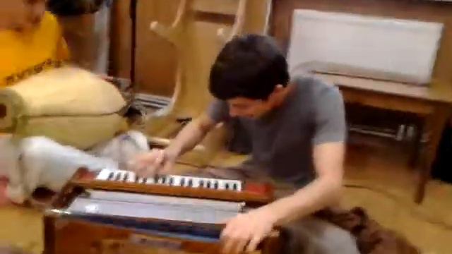 Веселый киртан в храме Джаганатхи смотреть онлайн