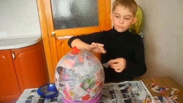 Поделка ко дню космонавтики. Делаем луну. Do the moon. смотреть онлайн