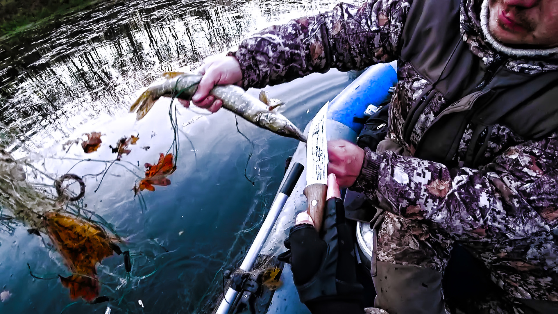 БРАКОНЬЕРЫ ПРОСТО В БЕШЕНСТВЕ!МЫ НАШЛИ ИХ СЕТИ!РЫБАЛКА В НОЯБРЕ смотреть онлайн