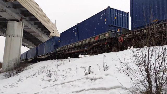 Тепловоз 2ТЭ116У-0294 с приветливым ТЧМ, перегон Предпортовая - Лигово, г.СПб, 07.02.2024г. (4K UHD смотреть онлайн