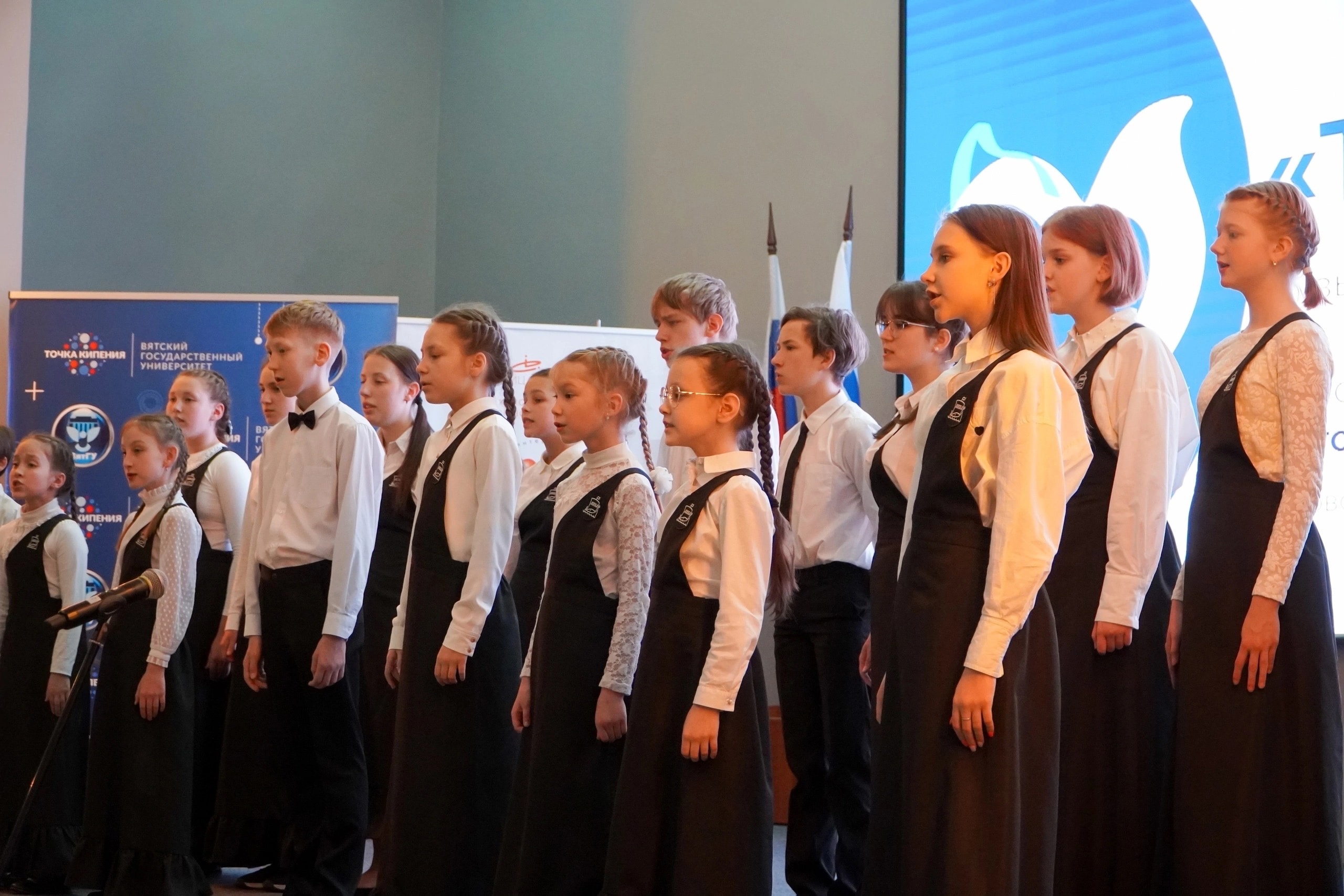 ВОСКРЕСНОЕ УТРО. Музыка Ф. Мендельсона, слова Л. Уланда, русский текст М. Павловой. смотреть онлайн