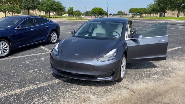 Tesla Model S vs Model 3 - Which is better? смотреть онлайн