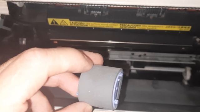 Снятия и замена ролика захвата листа на принтере hp1018 смотреть онлайн