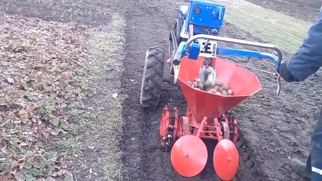 Картофелесажалка к мотоблоку. Посадка картошки.